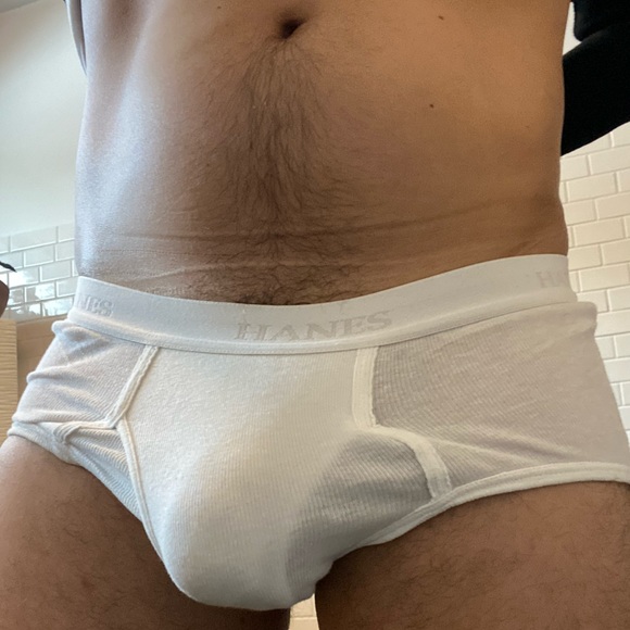 Hanes - Picture 3 of 7